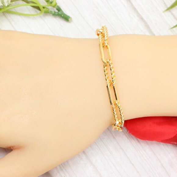 "Trendy Handmade Bracelet – A Thoughtful Gift for Girls & Women | UNVRC1584 - Picture 9 of 10